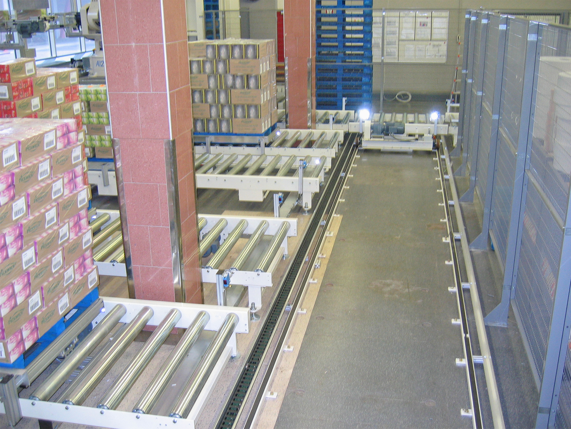 Pallet conveying components: pallet roller conveyor, shuttle wagon