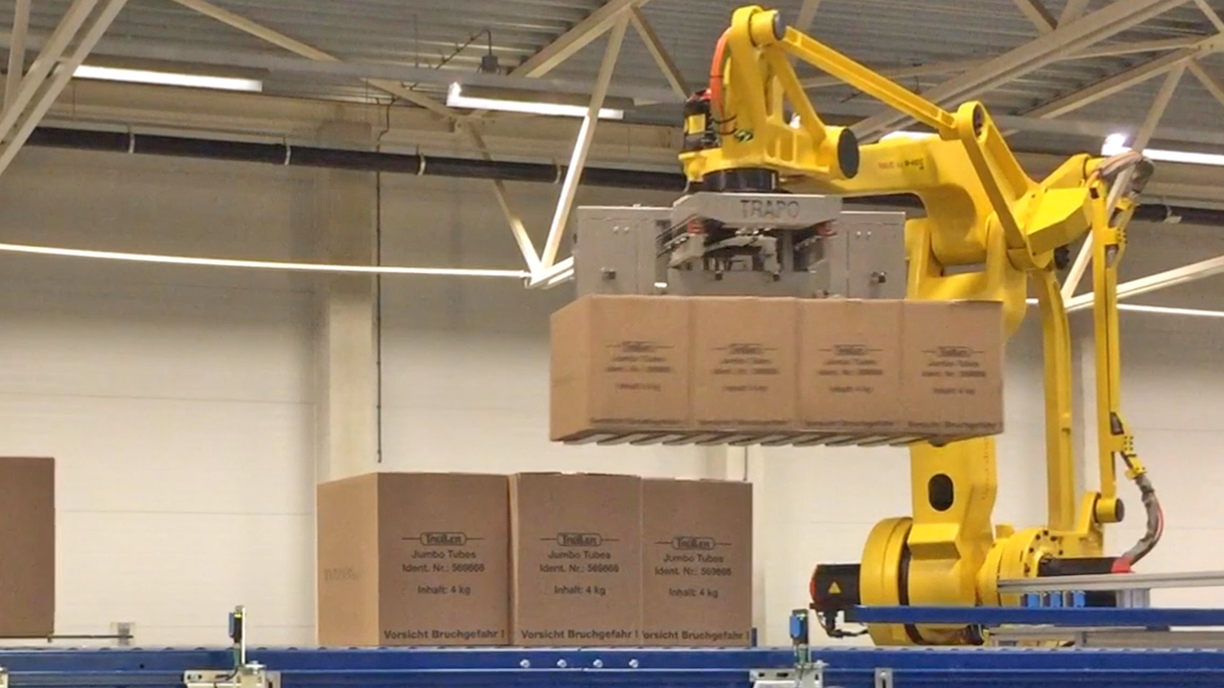 Robot gripper for palletising boxes with four pieces at once